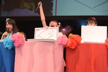 「北海道を描きなさい」に対する小泉遥香（中央）の回答。MCの南川聡史（ピーマンズスタンダード）の裁量で正解となった。