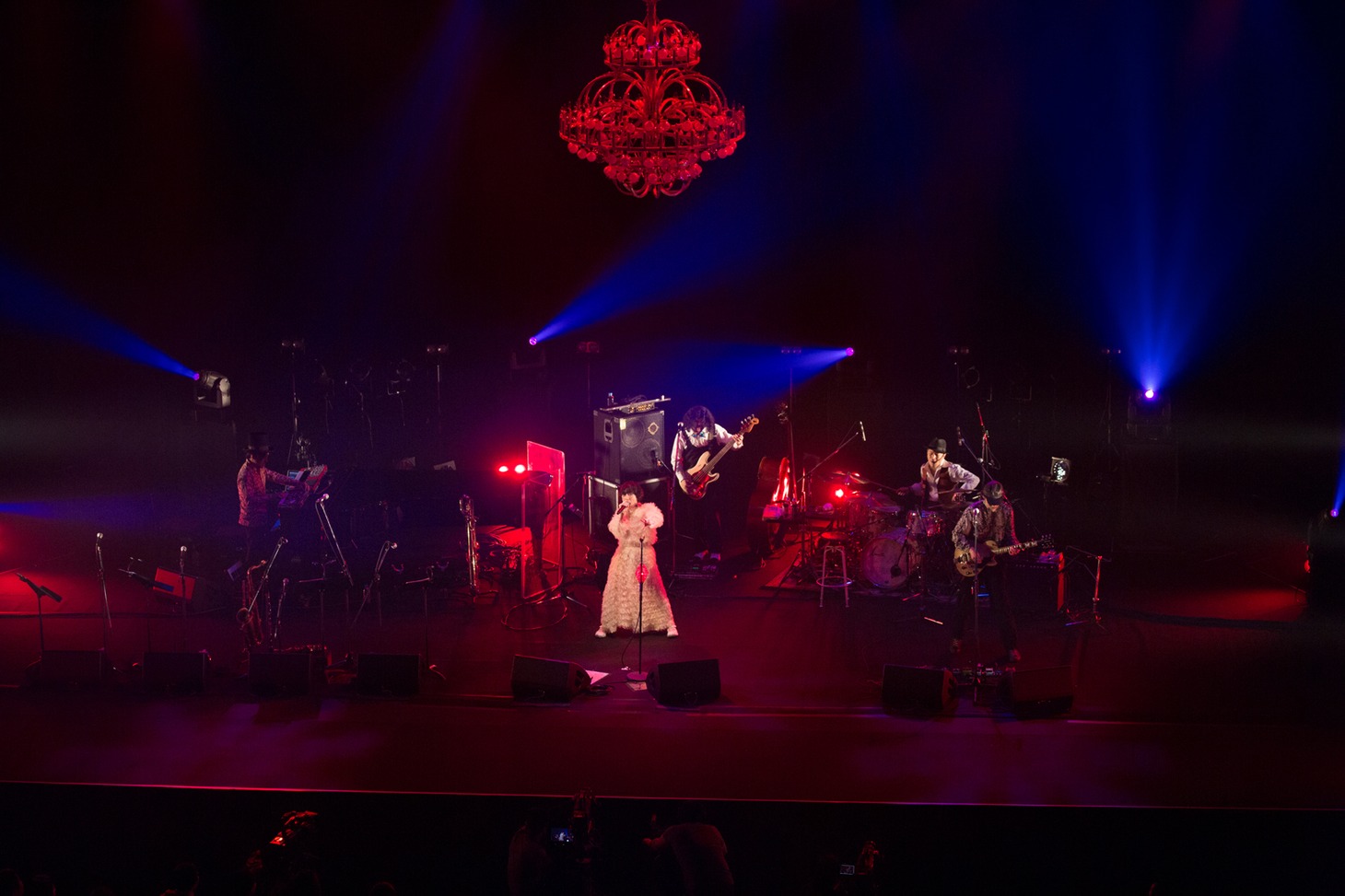 4月16日に東京・中野サンプラザホールで開催されたEGO-WRAPPIN' AND THE GOSSIP OF JAXX「J-WAVE “ACOUSTIC COUNTY” SPECIAL LIVE EGO-WRAPPIN' “ROUTE 20 HIT THE ROAD”」 の様子。 （撮影：仁礼博）