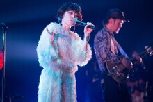 4月16日に東京・中野サンプラザホールで開催されたEGO-WRAPPIN' AND THE GOSSIP OF JAXX「J-WAVE “ACOUSTIC COUNTY” SPECIAL LIVE EGO-WRAPPIN' “ROUTE 20 HIT THE ROAD”」 の様子。 （撮影：仁礼博）