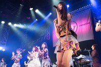 大森靖子、アップアップガールズ（仮）によるコラボレーションライブの様子。（写真提供：アップフロントクリエイト）