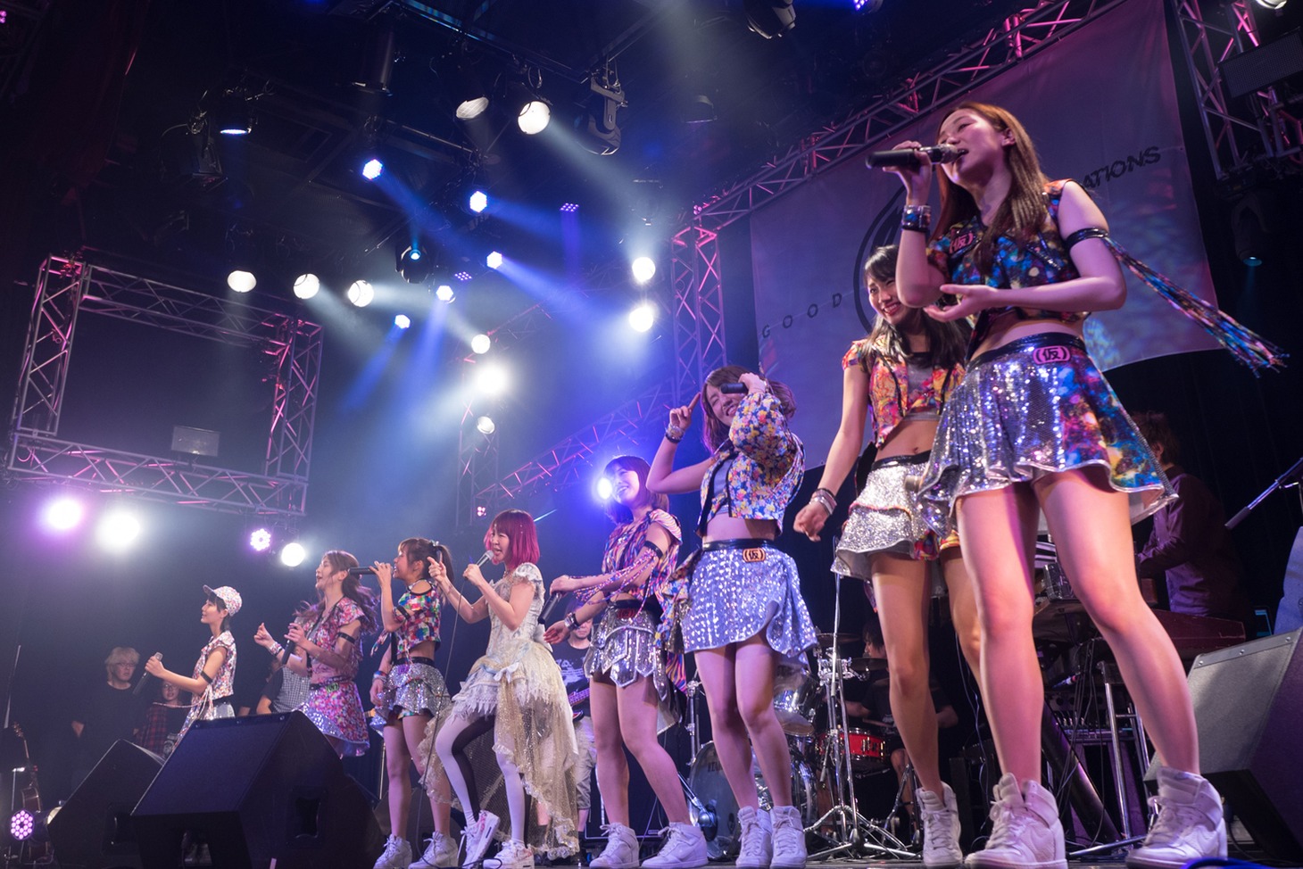 大森靖子、アップアップガールズ（仮）によるコラボレーションライブの様子。（写真提供：アップフロントクリエイト）