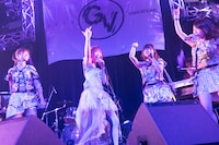 大森靖子、アップアップガールズ（仮）によるコラボレーションライブの様子。（写真提供：アップフロントクリエイト）