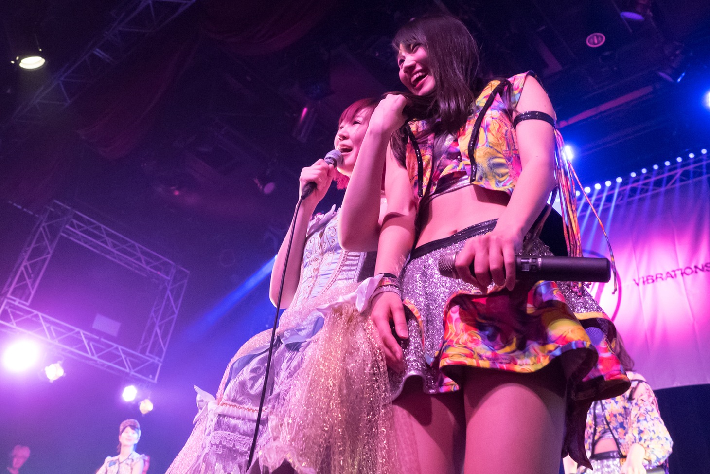 大森靖子、アップアップガールズ（仮）によるコラボレーションライブの様子。（写真提供：アップフロントクリエイト）
