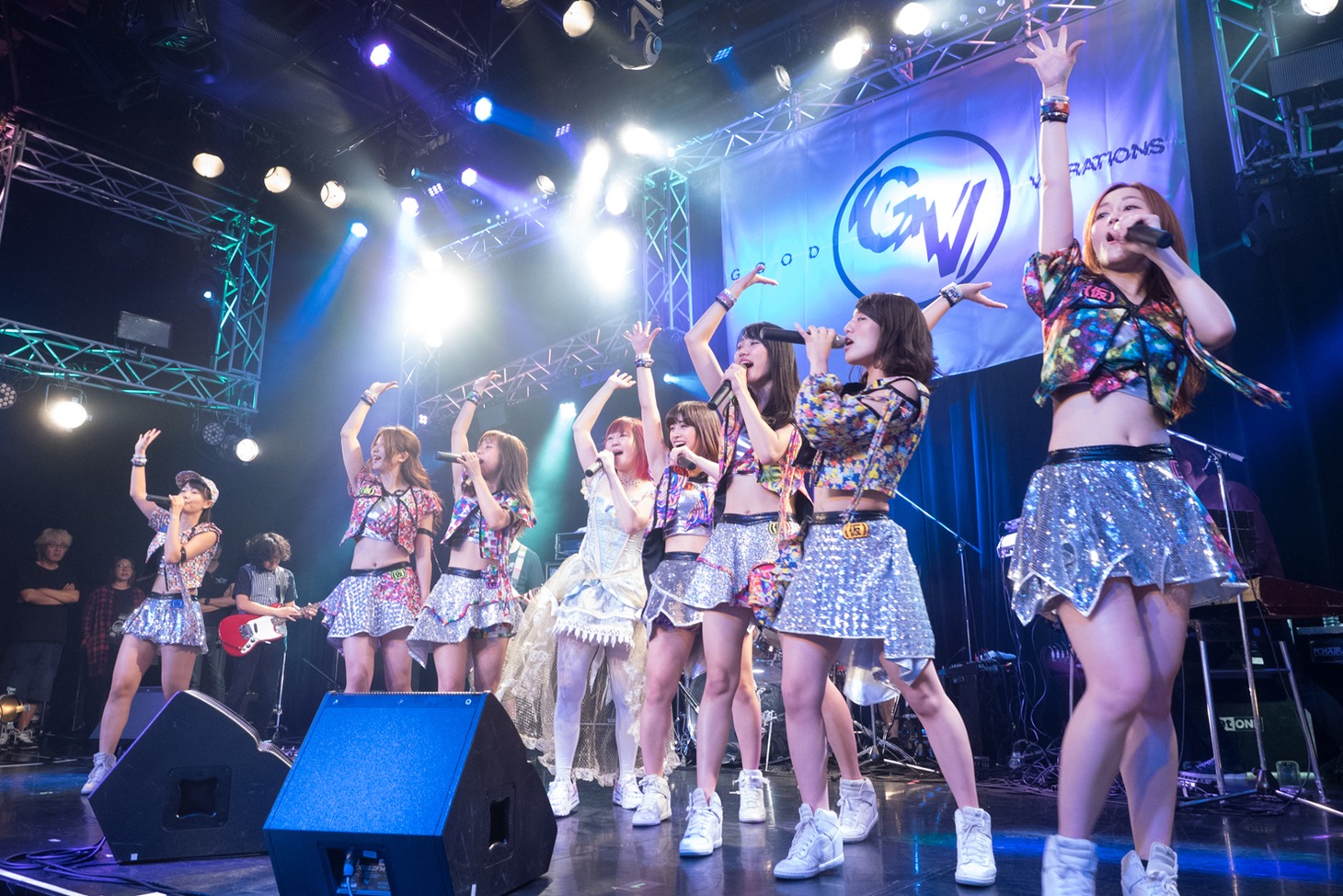 大森靖子、アップアップガールズ（仮）によるコラボレーションライブの様子。（写真提供：アップフロントクリエイト）