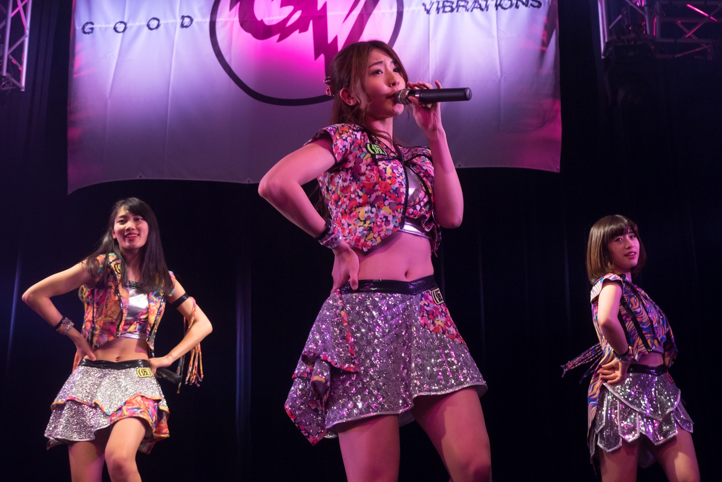 アップアップガールズ（仮）によるライブの様子。（写真提供：アップフロントクリエイト）