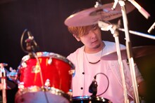 岩野亨（HOWL BE QUIET / Dr）（撮影：山川哲矢）