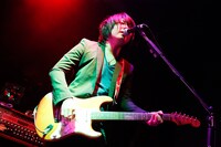 服部栞汰（SHE'S / G）（撮影：山川哲矢）