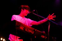 井上竜馬（SHE'S / Vo, Key, G）（撮影：山川哲矢）