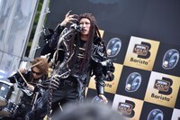 人気画像3位は「GACKT、新宿フリーライブ実施『みんなの熱い思いを九州に届けてくれ』」より、GACKT。
