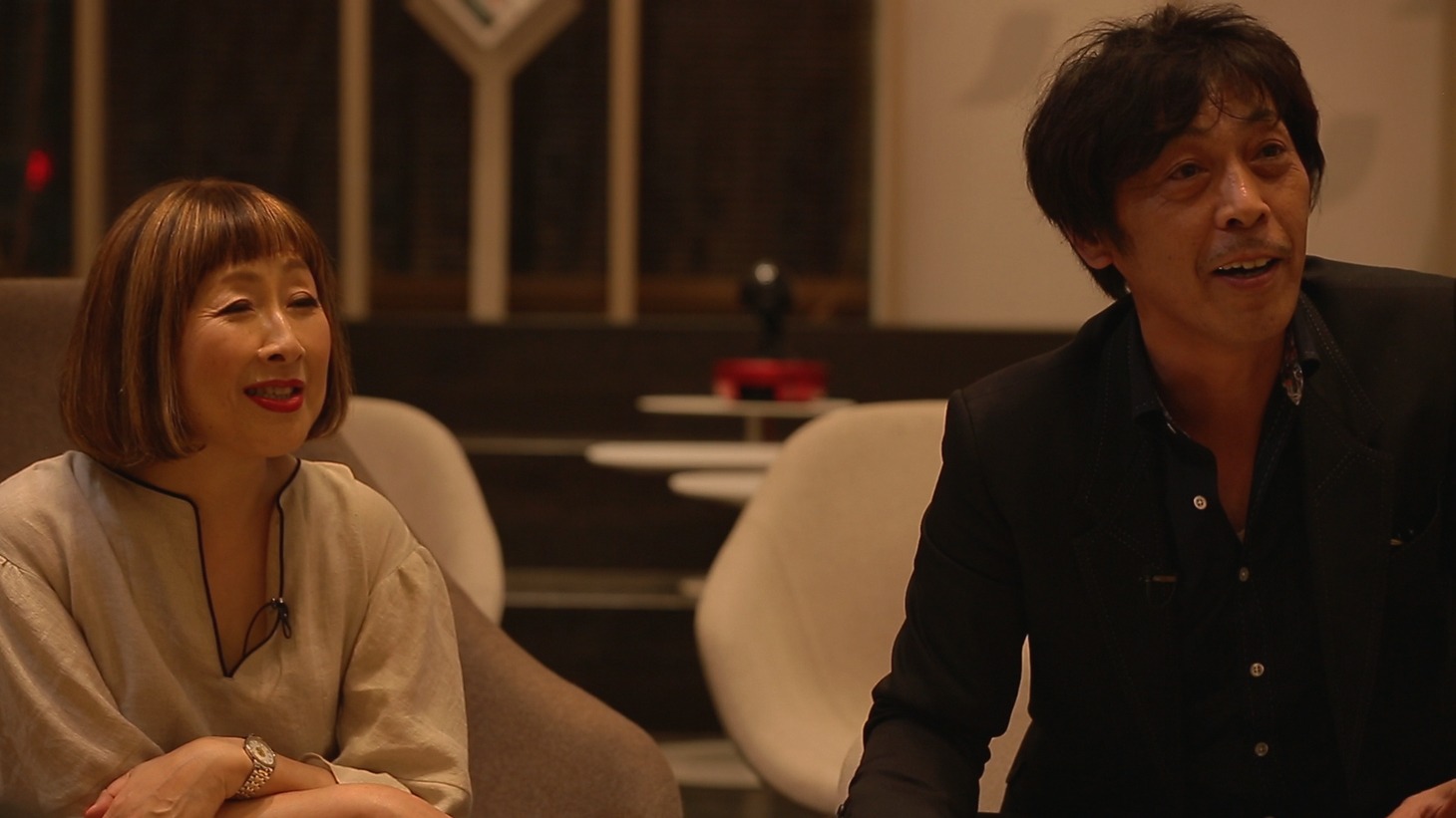 左より矢野顕子、挾土秀平。(c)TBS