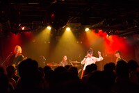 「UPPPPP!!!Tour Final “ルイと嵐と天使と小原”」の様子。（撮影：飯本貴子）