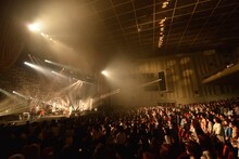 中田裕二「TOUR 16"LIBERTY"」東京・中野サンプラザホール公演の様子。（撮影：河本悠貴）