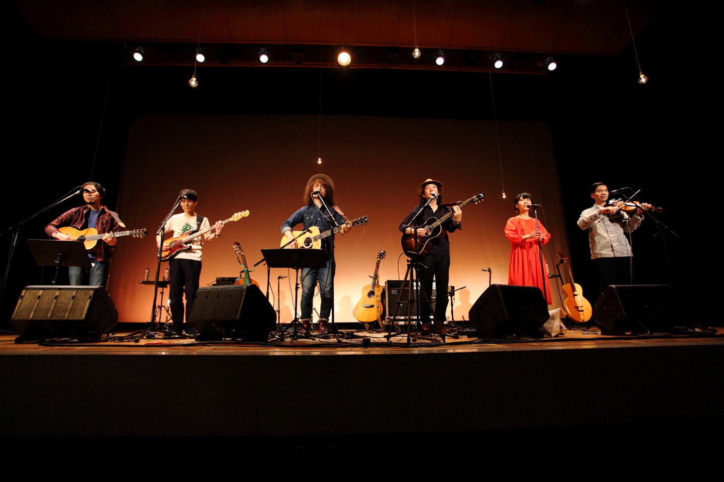 出演者全員でのセッションの様子。（撮影：後藤渉）