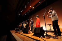 出演者全員でのセッションの様子。（撮影：後藤渉）