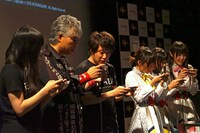 「BLADE-ブレイド 天から堕ちる千の刃-」リリース発表会の様子。 （写真提供：EVIL LINE RECORDS）