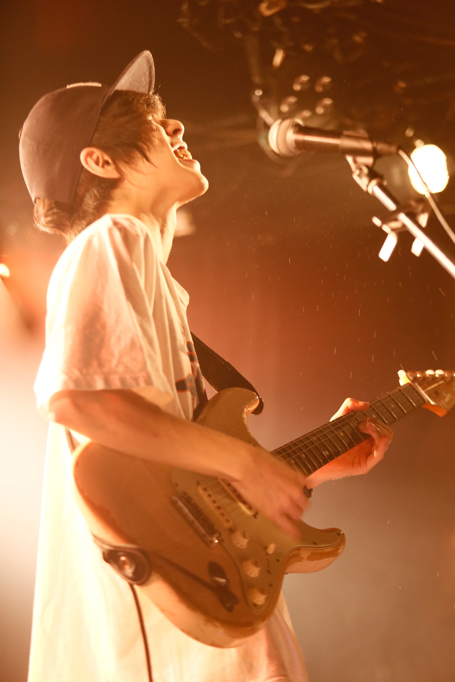佐久間公平（G, Cho / Helsinki Lambda Club）（撮影：山川哲矢）