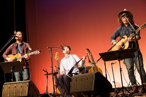 キセルと高田漣。(撮影:本間加恵)