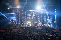 「The World's On Fire TOUR 2016」福岡公演の様子。（Photo by Daisuke Sakai[FYD inc.]）