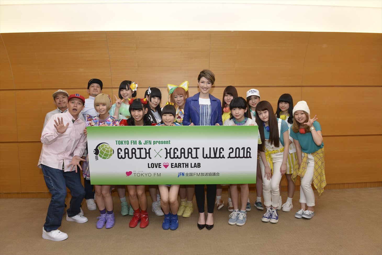 イベント出演者による集合写真。