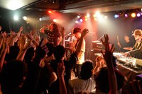 Creepy Nuts（R-指定＆DJ 松永）とSPARK!!SOUND!!SHOW!!。（撮影：有高唯之）