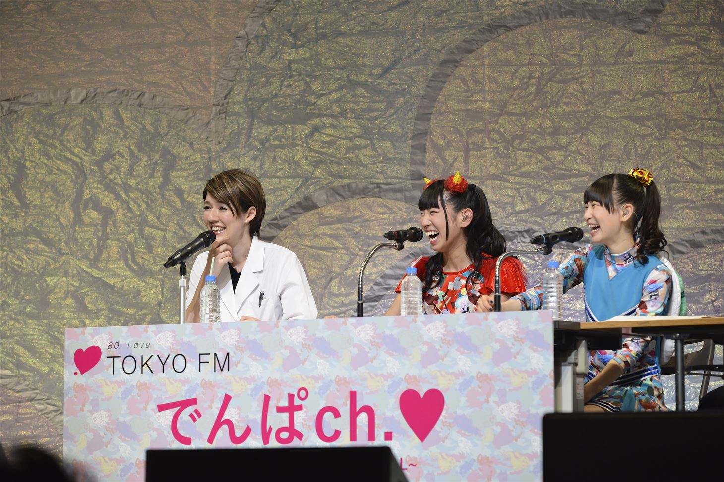 「でんぱch.▽～TOKYO DEMPA INTERNATIONAL～」（▽はハートマーク）の公開収録の様子。