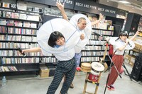4月20日に東京・HMV record shop 渋谷で開催された、えんがわのリリースイベントの様子。（撮影：稲垣謙一）