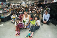 4月20日に東京・HMV record shop 渋谷で開催された、えんがわのリリースイベントの様子。（撮影：稲垣謙一）