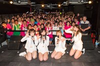 エンディングでの記念撮影の様子。