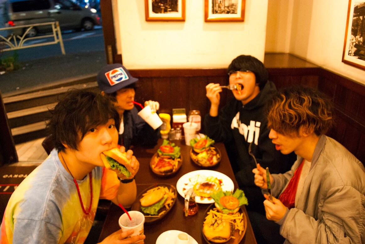 The FloorのツアーにPELICAN FANCLUBとココロオークション