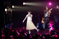 「tour of KISS3」東京・赤坂BLITZ公演の様子。（撮影：森久）