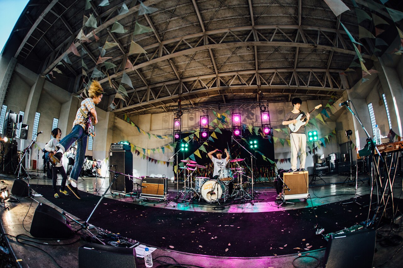 シャム、ヨギーら8組が近郊型ゆるフェス「SLOW DAYS」で春風吹くステージ彩る