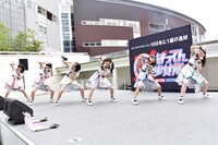 ばってん少女隊「メジャーデビューが決まってもバッテンばっか、それって伸び白ですねぇ！ツアー」ららぽーと豊洲 シーサイドデッキ メインステージ公演の様子。
