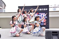 ばってん少女隊「メジャーデビューが決まってもバッテンばっか、それって伸び白ですねぇ！ツアー」ららぽーと豊洲 シーサイドデッキ メインステージ公演の様子。