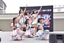 ばってん少女隊「メジャーデビューが決まってもバッテンばっか、それって伸び白ですねぇ！ツアー」ららぽーと豊洲 シーサイドデッキ メインステージ公演の様子。