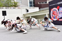 ばってん少女隊「メジャーデビューが決まってもバッテンばっか、それって伸び白ですねぇ！ツアー」ららぽーと豊洲 シーサイドデッキ メインステージ公演の様子。