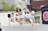 ばってん少女隊「メジャーデビューが決まってもバッテンばっか、それって伸び白ですねぇ！ツアー」ららぽーと豊洲 シーサイドデッキ メインステージ公演の様子。