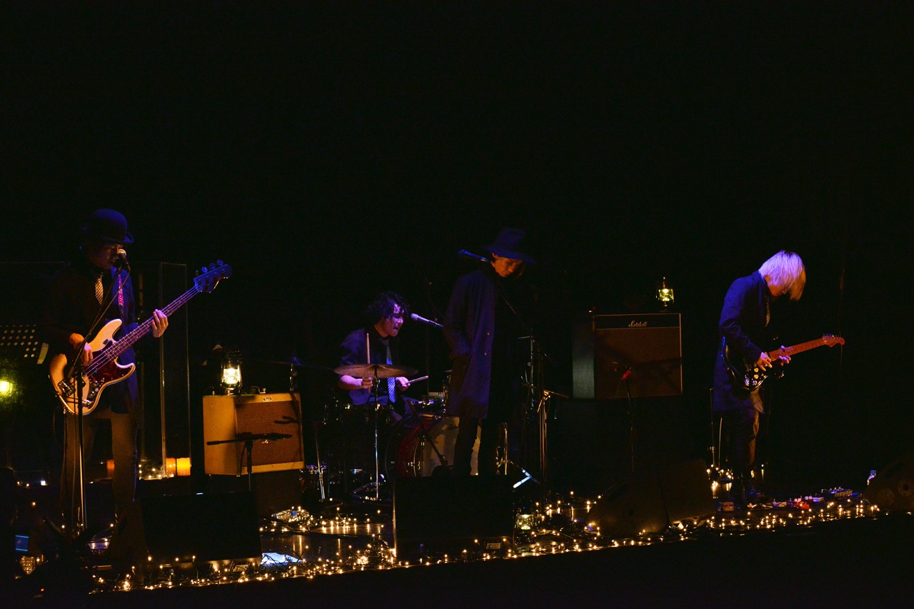 Poet-type.M「A Place, Dark & Dark Public Performance『God Bless, Dark & Dark』」の様子。（撮影：阿部卓功）