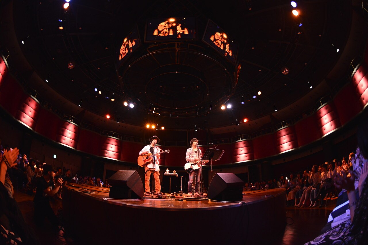 山中さわお×ホリエアツシがソロ競演、ステージ上で“イチャイチャトーク”も