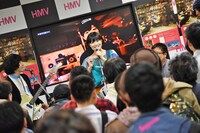 藤岡みなみ＆ザ・モローンズのインストアライブの様子。