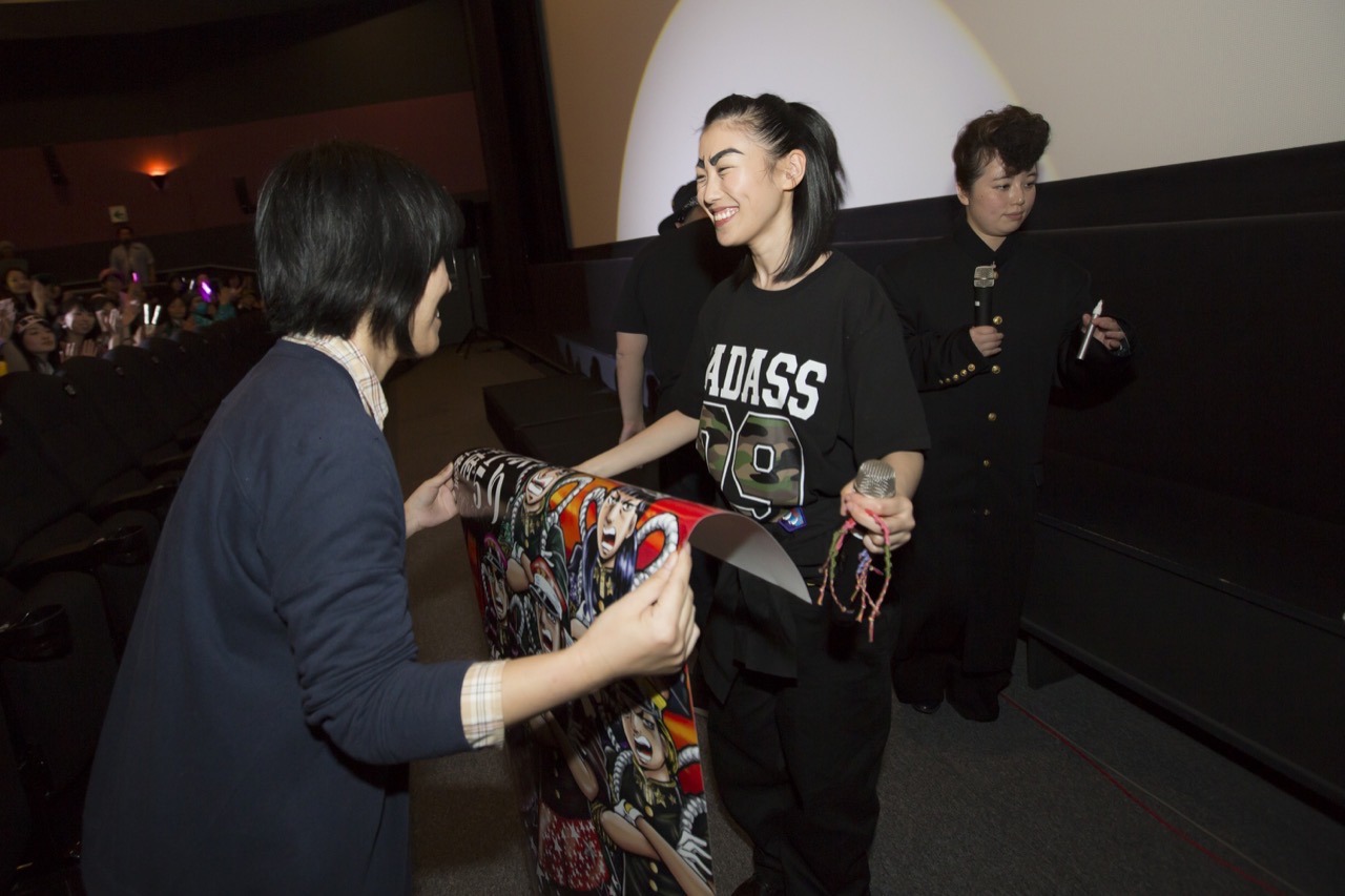 大阪・梅田ブルク7にて行われた「『ももクロ男祭り2015 in 太宰府』先行上映会」の様子。（撮影：塚田亮平）