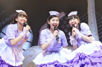 左から星名美怜、小林歌穂、中山莉子。