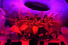 「私立恵比寿中学JapanホールKeikiiiiツアー2016 ～the snack bar in gakugeeeekai～」公演初日の様子。