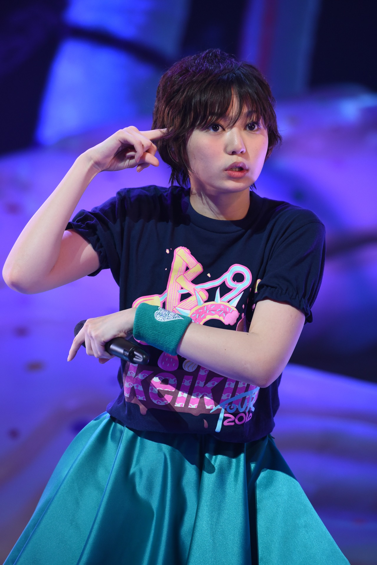 安本彩花