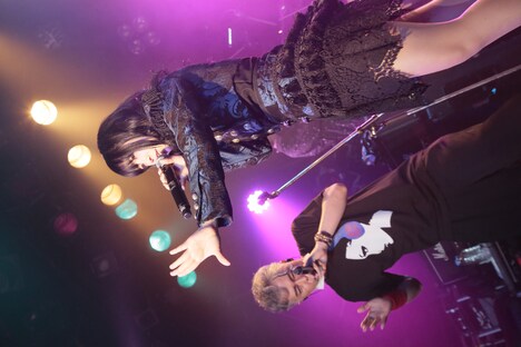 左から大槻ケンヂ、野水いおり。（撮影：柴田恵理）