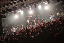 二井原実、ナカジマノブ、野水いおりを迎えての「釈迦」コラボの様子。（撮影：柴田恵理）