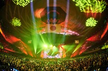 「GLAY HIGHCOMMUNICATIONS TOUR 2016 "Supernova"」4月24日公演の様子。（撮影：岡田裕介）