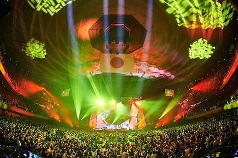 「GLAY HIGHCOMMUNICATIONS TOUR 2016 "Supernova"」4月24日公演の様子。（撮影：岡田裕介）