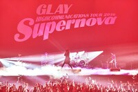 「GLAY HIGHCOMMUNICATIONS TOUR 2016 "Supernova"」4月24日公演の様子。（撮影：岡田裕介）