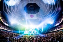 「GLAY HIGHCOMMUNICATIONS TOUR 2016 "Supernova"」4月24日公演の様子。（撮影：岡田裕介）