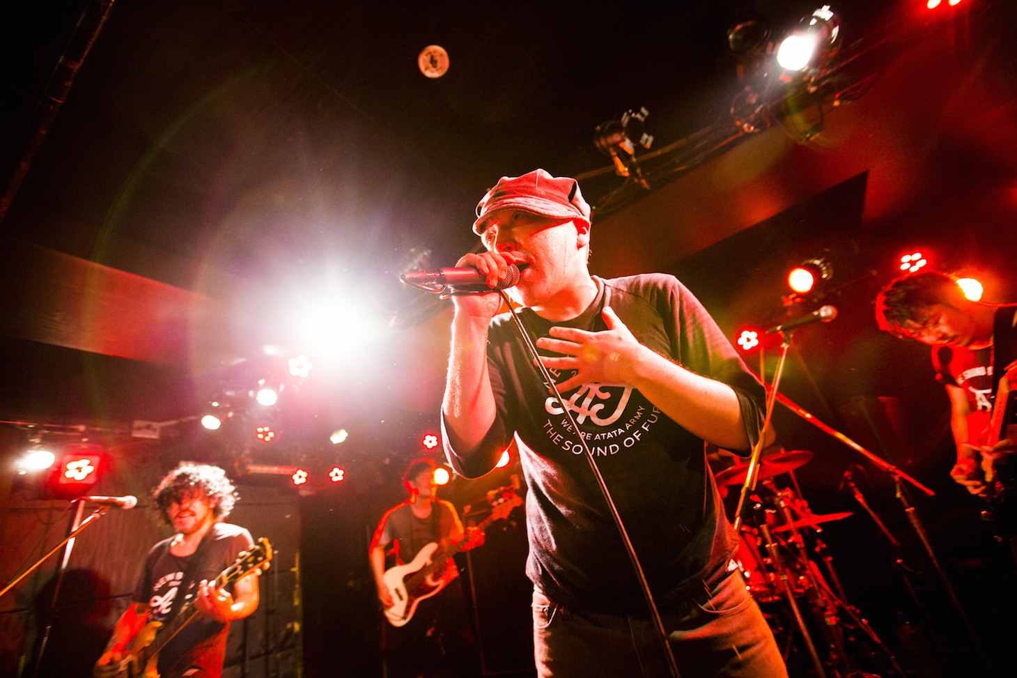 Mitsuyoshi Nabekawa（Vo）（撮影：冨田味我）